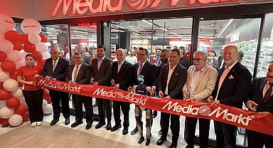 Mağazasının anahtarını "G1" robotu teslim etti