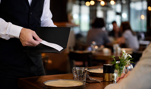 Menü dışı ücret pahalıya patladı: Restorana 560 bin TL'lik ceza.