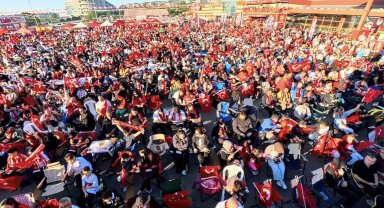 Milli heyecan uyku uyutmadı: Binlerce vatandaş sabahın ilk ışıklarında alanlara akın etti