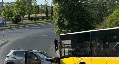 Motosiklete çarpmamak için manevra yapınca karşı şeride geçip otobüse çarptı: 1 yaralı