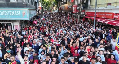 Pendik'te 20 bin kişilik milli heyecan havadan görüntülendi
