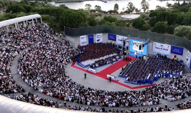 Sabancı Üniversitesi'nin 24. dönem lisans ve 27. dönem lisansüstü mezuniyet töreni gerçekleşti