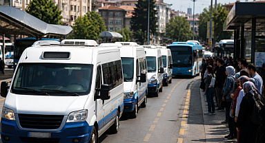SAKARYA'DA ULAŞIM KRİZİ SONA ERDİ: DOLMUŞÇULAR VE BELEDİYE ANLAŞTI