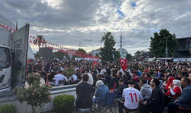 Serdivan'da Tarihi Sabah! 10 Bin Kişi Milli Maç İçin Tek Yürek Oldu