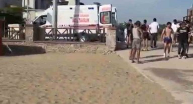 Serinlemek için girdiği denizde boğuldu, kardeşi hastaneye kaldırıldı