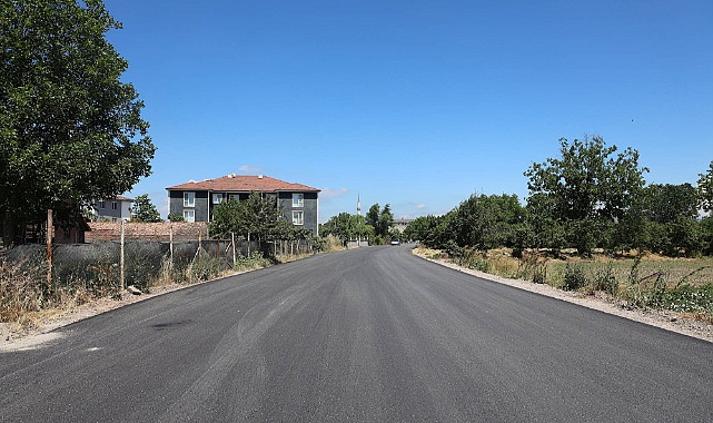 Toz ve çamur tarih oldu! Söğütlü'de asfalt yüzleri güldürdü