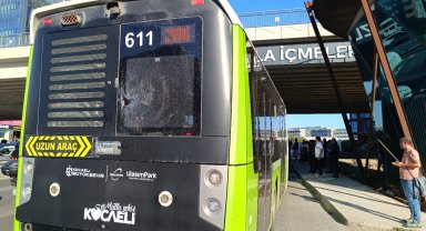 Tuzla'da ani fren yapan yolcu otobüsüne beton pompası çarptı: Cam patladı, yolcular yere savruldu