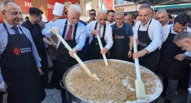Ümraniye "Aynı Kazanda, Aynı Gönülde" buluştu: 20 bin kişiye aşure ikram edildi