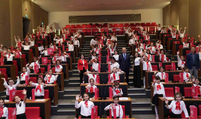 Ümraniye'de verilen söz tutuldu: 120 öğrenci tablet sahibi oldu