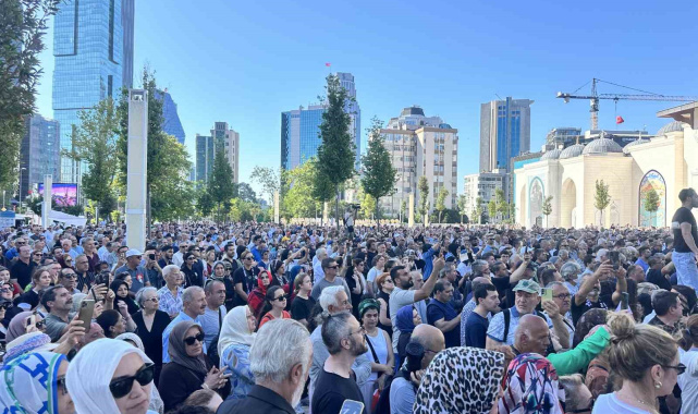 Usta oyuncu Kadir İnanır son yolculuğuna uğurlandı