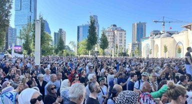 Usta oyuncu Kadir İnanır son yolculuğuna uğurlandı