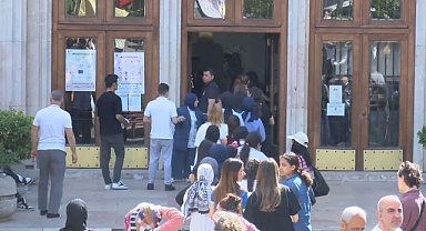 YKS MARATONU BAŞLADI! ADAYLAR SINIFTA, VELİLER DIŞARDA HEYECANLA BEKLİYOR