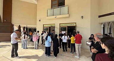 YKS'nin ilk oturumu başladı: Öğrenciler sınavda, veliler dışarda ter döküyor