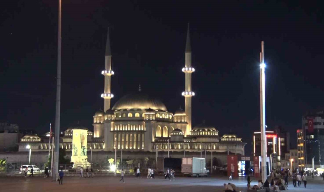 15 Temmuz'un 10. yıl dönümünde İstanbul'da camilerde sela okundu