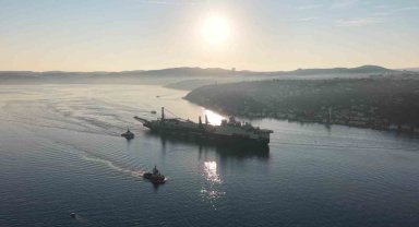 325 metrelik dev boru döşeme gemisi İstanbul Boğazı'ndan geçiş yaptı
