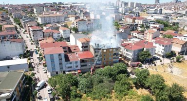 Avcılar'da korkutan çatı yangını
