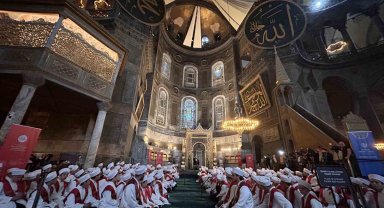Ayasofya Camii'nde 15 Temmuz şehitleri için 253 hafız tarafından hatim duası okundu
