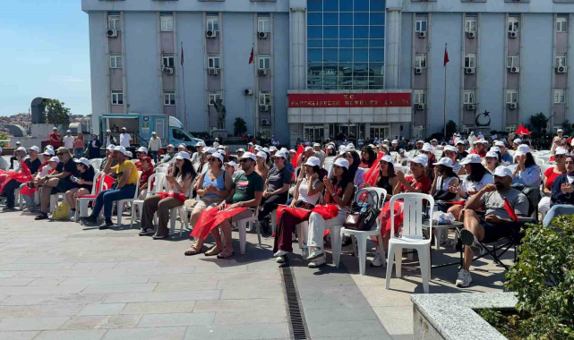 Bahçelievler'de A Milli Kadın Voleybol Takımı'nın zaferi dev ekranda izlendi