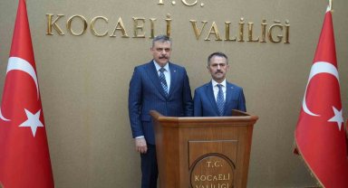 Bakan Çiftçi'den Kocaeli'de akvaryum ve kütüphane ziyareti