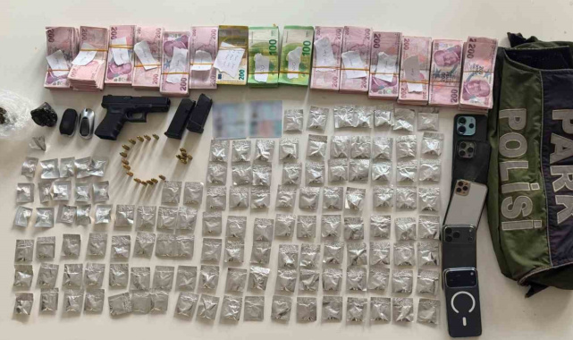 Bakırköy'de otomobilde uyuşturucu düzeneği: 4 şüpheli tutuklandı