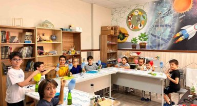 Başiskele'de miniklerin yaz tatili bilim ve teknolojiyle dolu geçiyor