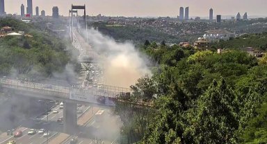 Beykoz'da kamyonet alev alev yandı