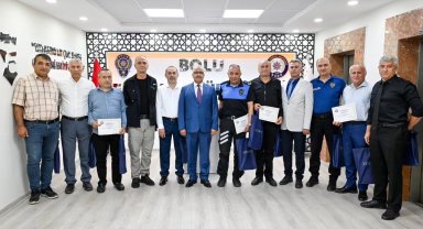 Bolu'da emekliye ayrılan polislere teşekkür belgesi