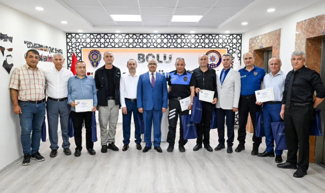 Bolu'da emekliye ayrılan polislere teşekkür belgesi