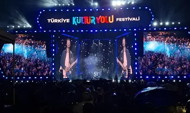 BURAY SAKARYA'YI COŞTURDU! KÜLTÜR YOLU FESTİVALİ MUHTEŞEM KONSERLE BAŞLADI