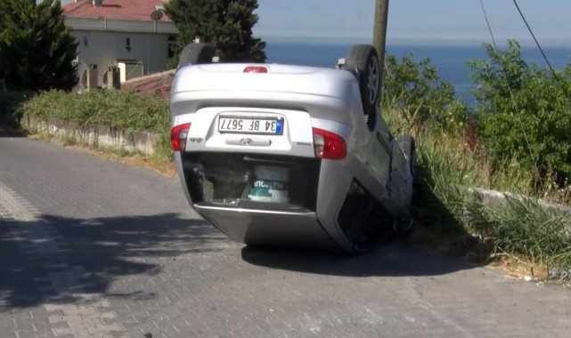 Büyükçekmece'de araç takla attı