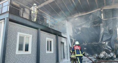 Çatalca'da kimyasal madde dolu iş yerinde yangın: 1 kişi yaralandı