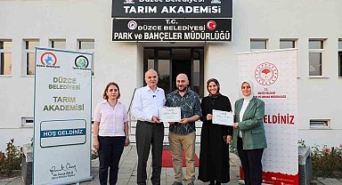 Düzce'de ilk kez yetişen siyez buğdayının hasadı yapıldı