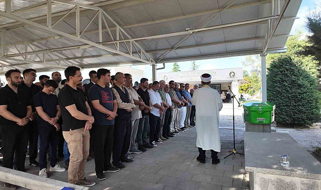 Düzce'de kocası tarafından öldürülen kadın son yolculuğuna uğurlandı