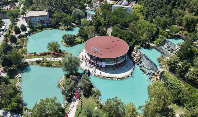 Esenyurt'a 2 yeni yatırım: Gümüş Sosyal Tesisi ve Kıbrıs 74 Emekli evi hizmete açıldı