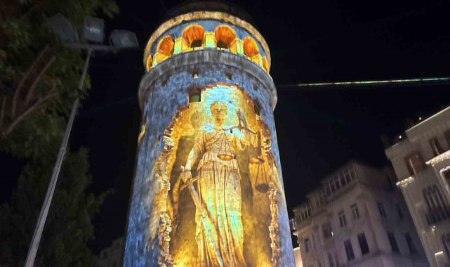 Galata Kulesi'nde 15 Temmuz'a özel Mapping gösterisi