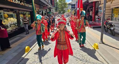 Geleneksel şölende 104 çocuk erkekliğe ilk adımını attı