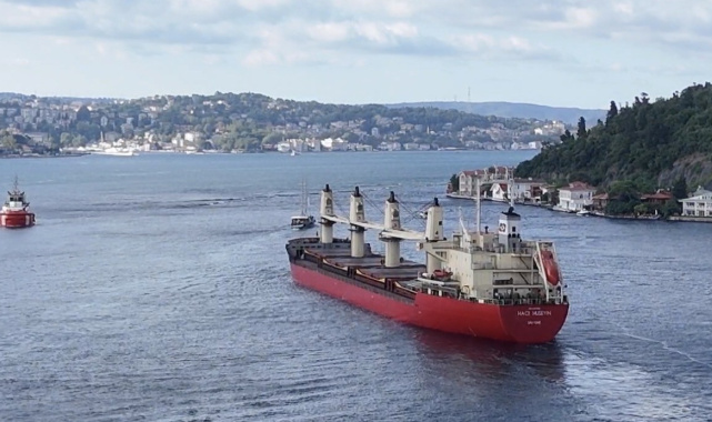 İstanbul Boğazı'nda makine arızası yapan gemi nedeniyle gemi trafiği durduruldu