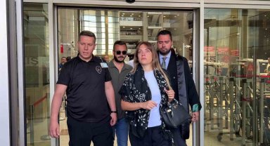 İstanbul Cumhuriyet Başsavcılığı tarafından yürütülen "Ahbaplar suç örgütü" soruşturması kapsamında oyuncu Eda Ece, ifade vermek üzere Çağlayan Adliyesine geldi.