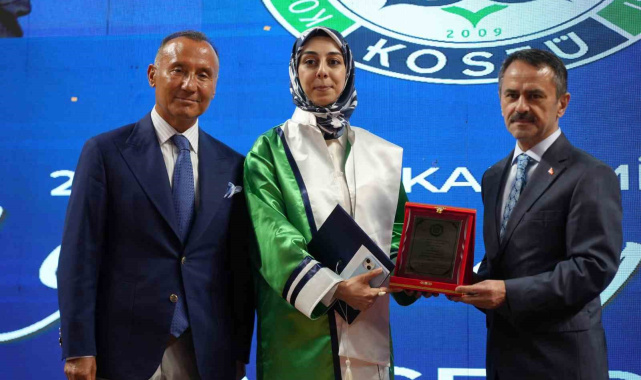 Kocaeli'deki tek Psikoloji Bölümü ilk mezunlarını verdi: Üçüncü lisansında üniversite birincisi oldu