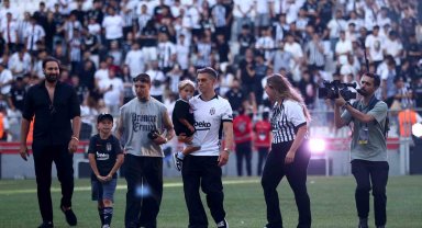 Leandro Trossard, 20 bin taraftarın önünde imzayı attı