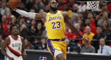 LeBron James, NBA'de 4. farklı takımda forma giyecek