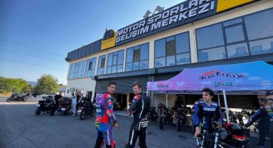 Milli motosikletçiler ve oyuncu Kıvanç Tatlıtuğ Kocaeli'de piste çıktı