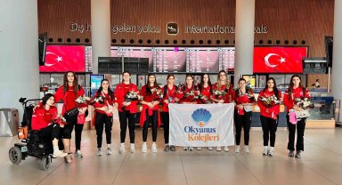 Okyanus Koleji Kız Voleybol Milli Takımı dünya ikincisi oldu