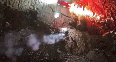 Ormanlık alandaki yangını görüp itfaiyeye haber verdi, alevler büyümeden söndürüldü