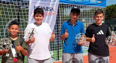 Pendik'te dronlar futbol oynadı