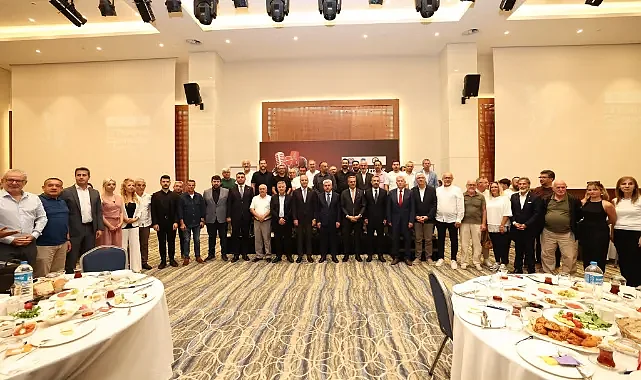 Sakarya'da basın buluşmasında sert mesajlar!