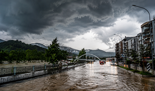 SAKARYA'DA HAVA DEĞİŞİYOR! BU GECE BAŞLIYOR, HAFTA SONU SEL RİSKİ VAR