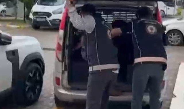 Sakarya'da durdurulan araçta 9 düzensiz göçmen yakalandı: Sürücü tutuklandı