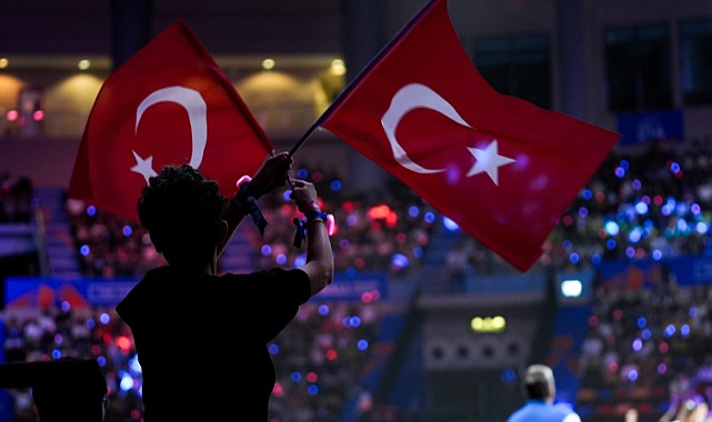 ŞAMPİYON YİNE TÜRKİYE! FİLENİN SULTANLARI KUPAYI KALDIRDI