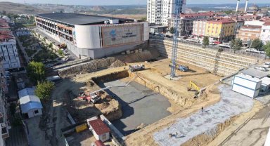 Sultangazi'de Yunus Emre Gençlik ve Spor Merkezi hizmete açıldı